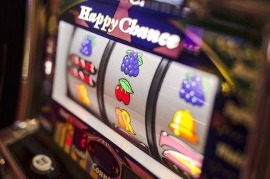Bonus feature trigger and free spins round on mulia77