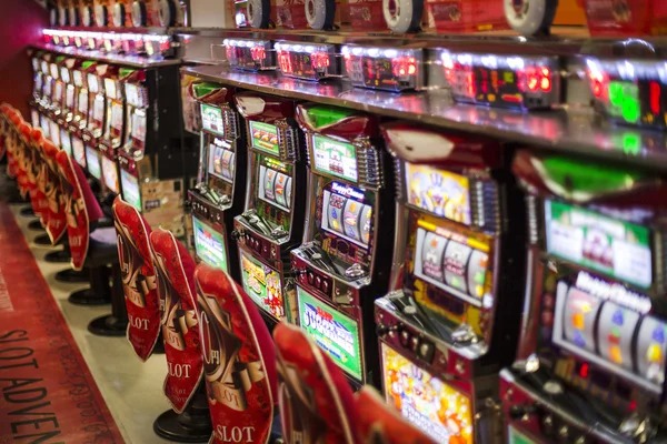 mulia77 esports and live-dealer split view on mobile phone